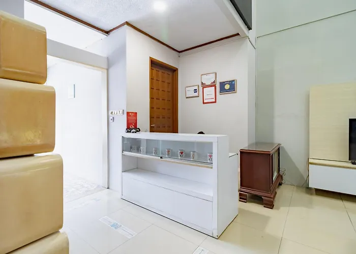 Reddoorz Plus Near Cilandak Town Square 2 Jakarta